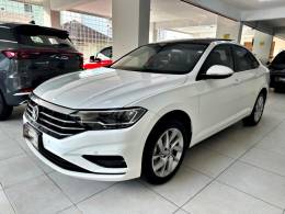 VOLKSWAGEN - JETTA - 2018/2019 - Branca - R$ 114.900,00