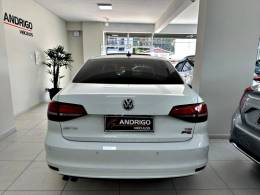 VOLKSWAGEN - JETTA - 2016/2017 - Branca - R$ 86.900,00