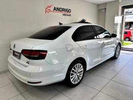 VOLKSWAGEN - JETTA - 2016/2017 - Branca - R$ 86.900,00