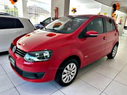 VOLKSWAGEN - FOX - 2013/2014 - Vermelha - R$ 41.900,00