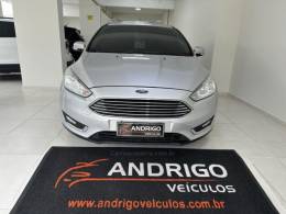 FORD - FOCUS - 2016/2017 - Prata - R$ 72.900,00