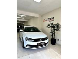 VOLKSWAGEN - JETTA - 2016/2017 - Branca - R$ 86.900,00