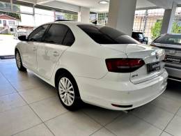 VOLKSWAGEN - JETTA - 2016/2017 - Branca - R$ 86.900,00