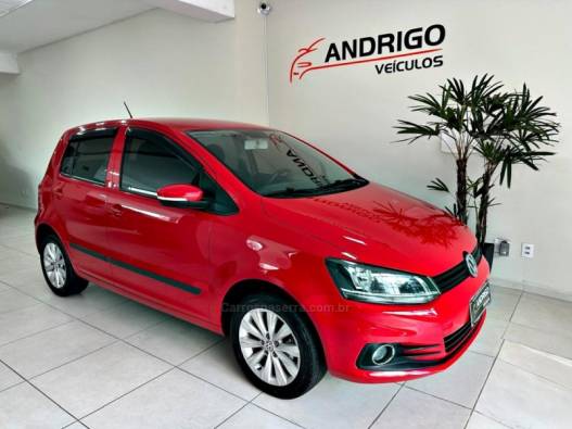 VOLKSWAGEN - FOX - 2014/2015 - Vermelha - R$ 45.900,00