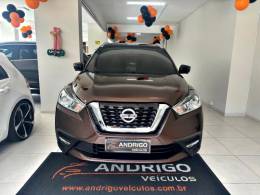 NISSAN - KICKS - 2017/2018 - Marrom - R$ 82.900,00