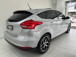 FORD - FOCUS - 2016/2017 - Prata - R$ 72.900,00