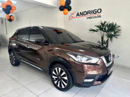 NISSAN - KICKS - 2017/2018 - Marrom - R$ 82.900,00