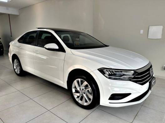 VOLKSWAGEN - JETTA - 2018/2019 - Branca - R$ 114.900,00