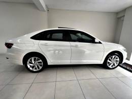 VOLKSWAGEN - JETTA - 2018/2019 - Branca - R$ 114.900,00